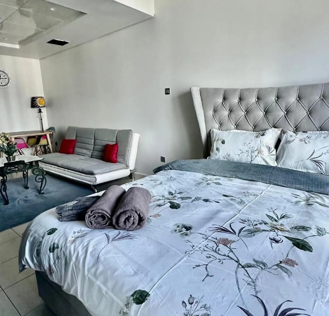 Modern Studio With Balcony - Close To Metro & Marina Dubai 0*,